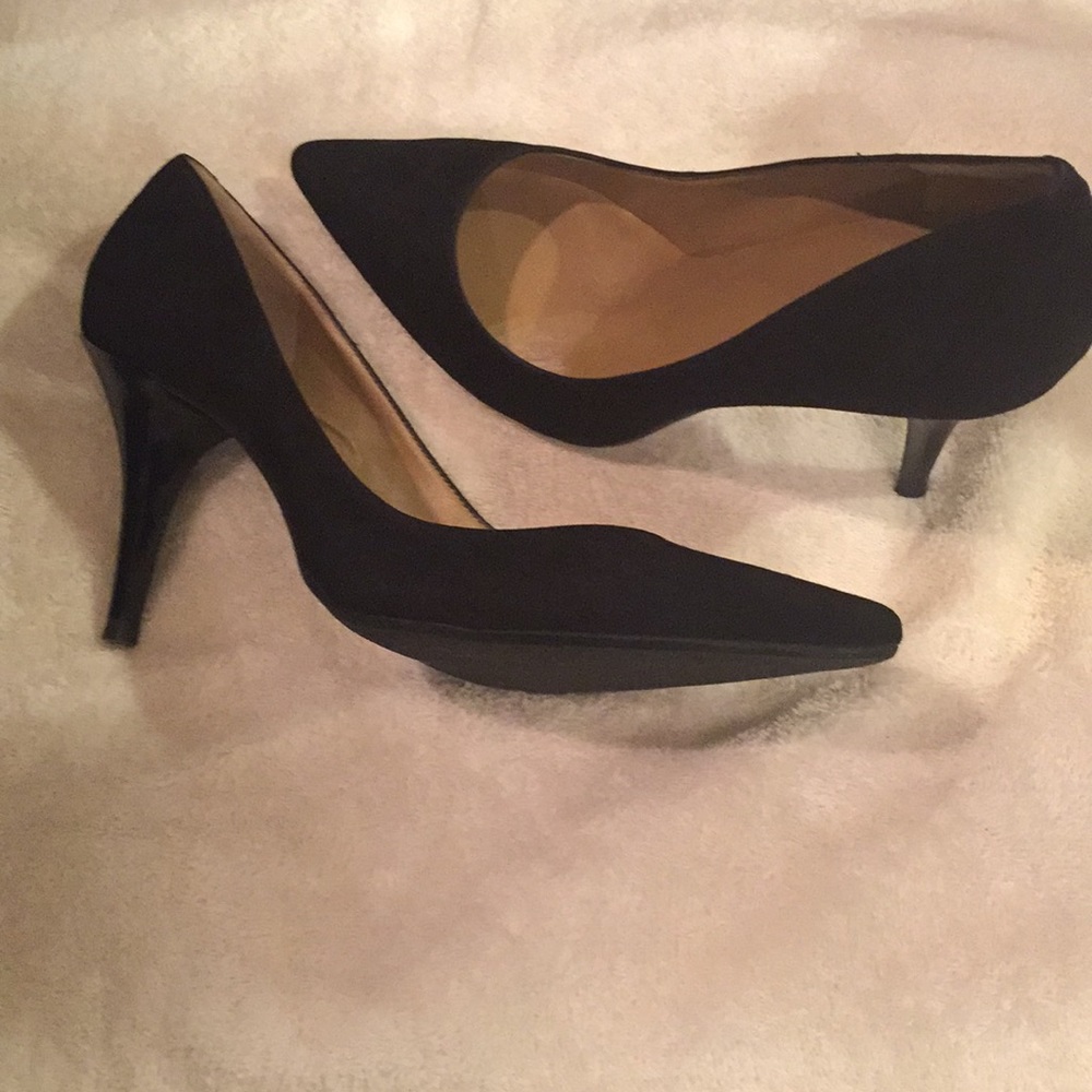 Talbot’s Black Suede Pump. 9M  NIB